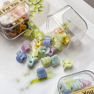 Joli ensemble de mini pinces à cheveux colorées en plastique pour filles, idéal coiffure.