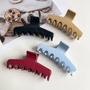 Glänzendes Haarklammern Set in vier modischen Unifarben für elegantes tägliches Styling.