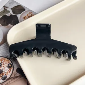 Schwarze glänzende Haarkralle für Damen, schicke Haarspange Shark Clip, elegantes Haar-Accessoire.
