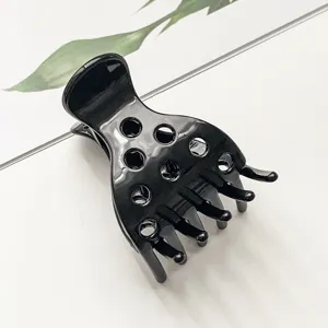 Zwarte holle haarhaak detail, stijlvolle grijphaak voor dagelijkse dikke haarstyling.