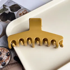 Senfgelbe Haarklammer mit glänzendem Finish, elegantes Haaraccessoire für Frauen Alltag und Büro.