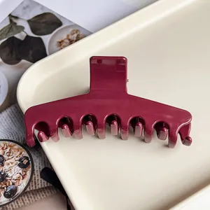Dunkelrote glänzende Haarklammer für Damen, elegante tägliche Haarschmuck und Haarstyling.