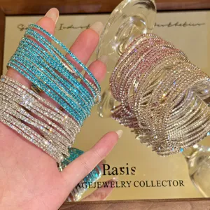 Set di bracciali elasticizzati in strass multistrato, bracciali impilabili di cristallo colorato.