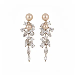 Élégantes boucles d'oreilles perles et zircone en or rose pour femmes vue principale.