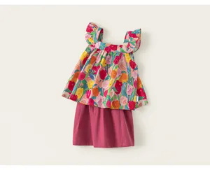 Completo estivo per bambine, grazioso top smanicato con stampa floreale e pantaloncini rosa.