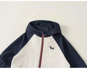 Details of kids colorblock hooded jacket with raglan long sleeves and cute dog embroidery.