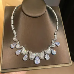 Silver teardrop cubic zirconia pendant necklace, elegant luxury clavicle chain for women.