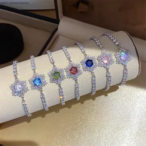 Elegantes Zirkonia Tennis Armband Set mit farbigen Steinen für modebewusste Damen.