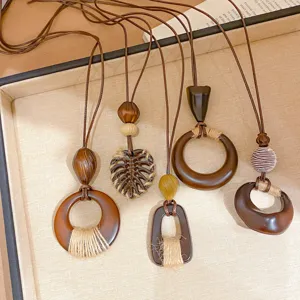 Colliers pendentifs en bois et résine faits à la main avec cordon en cuir, style rétro bohème.
