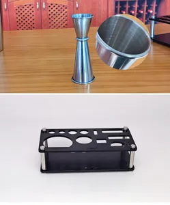 Dosificador de cóctel de acero inoxidable y soporte de acrílico negro para herramientas de bar.