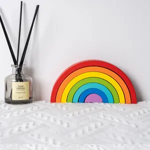 Houten regenboog stapelspeelgoed, kleurrijke educatieve montessori bouwstenen voor peuters kids.