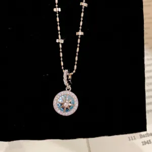 Elegante collana con ciondolo a stella in zircone cubico e catena di perle da donna.