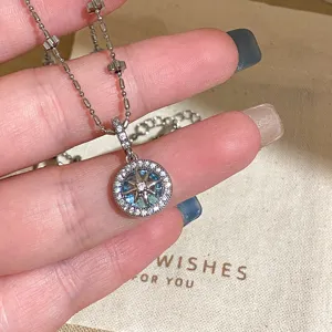 Collana con ciondolo rotondo in zircone stella polare argento con catena di perline donna