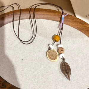 Bohemian retro wood leaf necklace, niche ethnic style acorn clavicle chain for women.