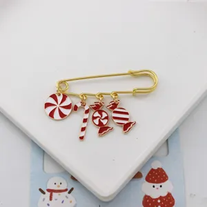 Kerst emaille snoep broche met schattige rode hangers op een stijlvolle gouden veiligheidsspeld.