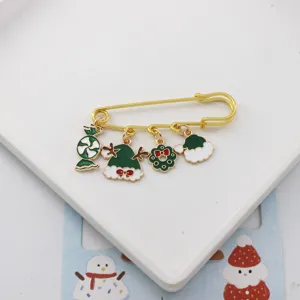 Kerst geëmailleerde broche veiligheidsspeld met rendier en krans hangertjes voor jas tas