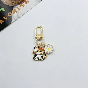 Cute alloy cat daisy charm keychain metal ring for bag airpods pendant accessories design