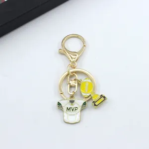 Portachiavi in metallo a tema football con maglia MVP e trofeo, ciondolo per borsa.