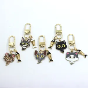 Creative cute alloy cat keychain set with fishbone pendants, ideal for bags and keys.