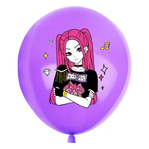 Détail de ballon en latex violet avec impression de personnage d'anime K-pop, déco fête.