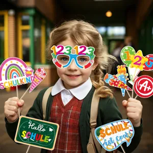 Set di accessori per photobooth scolastico per bambini decorazione occhiali e simpatici cartelli.