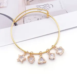 Bracciale estensibile dorato con ciondoli stella cuore triangolo quadrato fiore cristallo