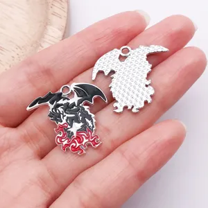 Pendentif émail dragon occidental gothique gros plan, idéal pour les accessoires de bijoux DIY.