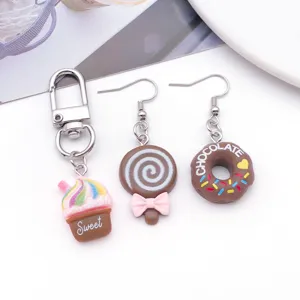Set de joyas de resina con llavero de helado y pendientes de rosquilla dulces y divertidos.
