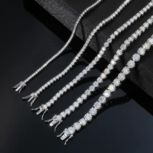 Vista dettagliata della collana tennis in argento S925 moissanite con diverse larghezze e chiusure.
