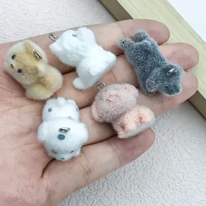 Mignons pendentifs de chien en résine floquée 3D mini poupée charms détails de bijoux DIY