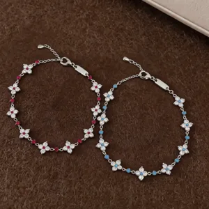 Squisito bracciale dettaglio fiore in zircone argentato, gioiello elegante e chic per donna