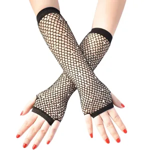 Detailaufnahme schwarzer Strass-Netz-Handschuhe, elastisches Netz für Partyoutfits.