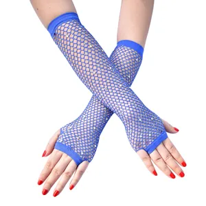 Detailansicht blaue Netz Strass lange Handschuhe, glitzerndes Kristall-Netz-Design.