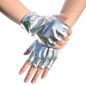 Guantes sin dedos metálicos plateados, estilo punk corto ideal para cosplay y moda.