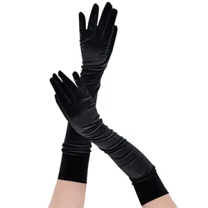 Nahaufnahme von langen schwarzen Samthandschuhen, elegante Abendmode Accessoire Details.