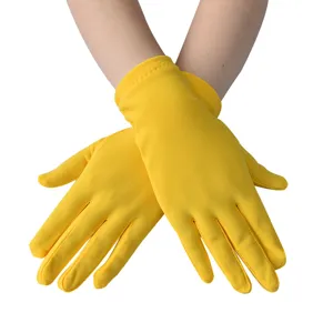 Gelbe elastische Satinhandschuhe für Damen, kurze atmungsaktive dünne Handschuhe für Tanz.