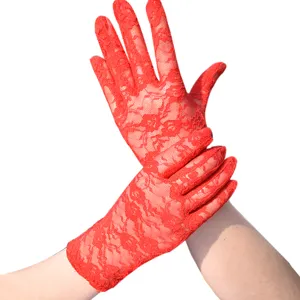 Rote kurze Spitzenhandschuhe für Damen, filigranes Blumennetz, ideal für Sonnenschutz oder Party.