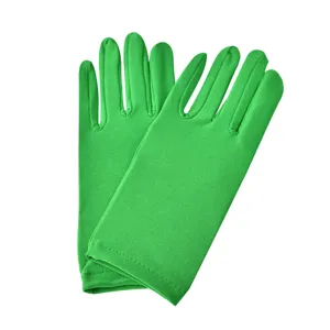 Grüne Satin Stretchhandschuhe Detailansicht, atmungsaktiver dünner Stoff für Tanz Etikette.