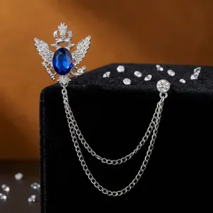 Vintage Doppeladler Brosche mit blauem Kristall, Kronen-Design und eleganter Kettendetail.