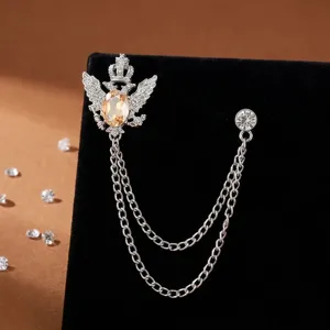 Vintage Kristall Adler Krone Brosche mit Doppelkette, elegante Retro Anzug Reversnadel.