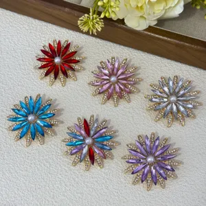 Glitzernde Strass Blumen Brosche Kristall Anstecknadel fuer Anzug Mantel Schmuck Zeug
