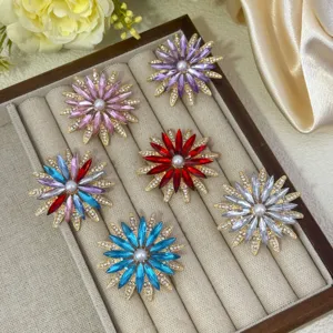 Kristall Strass Blumen Brosche Nadel elegante Anzug Mantel Zubehör für Damen Schmuck.