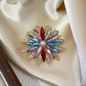 Bunte Kristall Blumen Brosche Strass Perle Reversnadel Anzug Mantel Accessoire für Damen