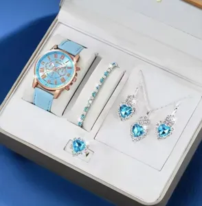 Set di orologio e gioielli in cristallo blu con collana, bracciale, orecchini e anello coordinato.