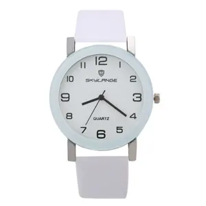 Montre quartz femme blanche avec bracelet en cuir blanc et chiffres clairs style casual