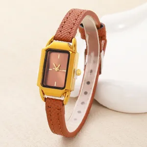 Nahaufnahme der Vintage Damen Armbanduhr mit braunem Lederarmband und goldenem Zifferblatt.