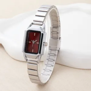 Elegante orologio donna rettangolare con quadrante rosso e cinturino acciaio argento.