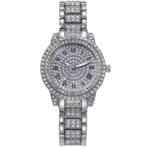 Orologio al quarzo da donna in argento con diamanti e numeri romani cinturino in acciaio.