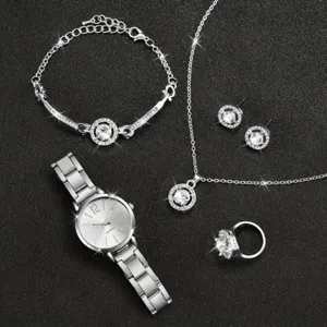 Vista dettagliata del set di gioielli con orologio al quarzo da donna argento con bracciale anello