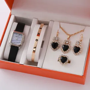 Elegante dames horloge en sieraden set met chique hart kristal hanger, armband en oorbellen.